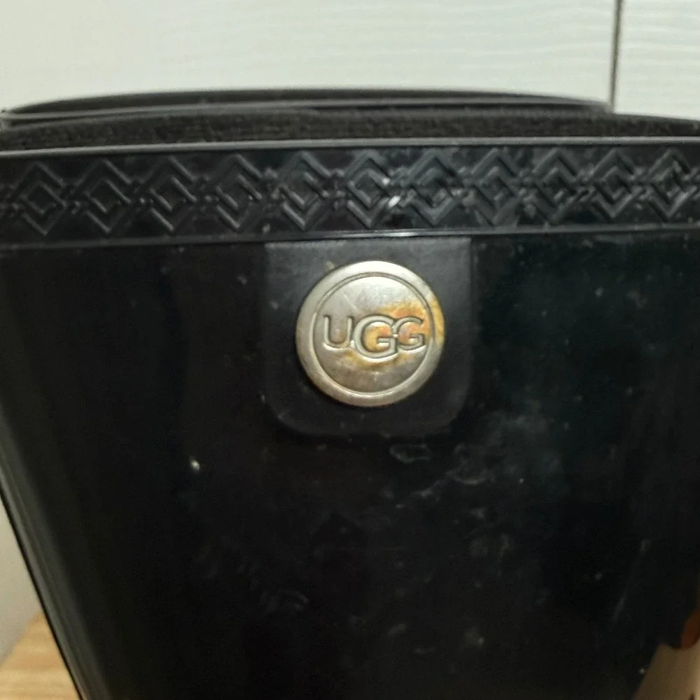 UGG embrace rainy